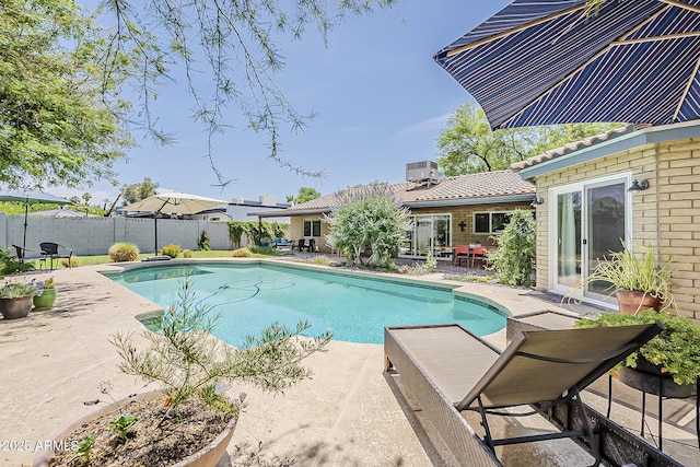 402 E Claremont St, Phoenix, AZ 85012 - view of pool with a patio and a fenced backyard