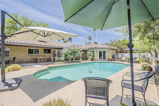 402 E Claremont St, Phoenix, AZ 85012 - view of swimming pool with a patio and a grill