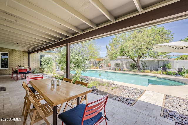 402 E Claremont St, Phoenix, AZ 85012 - fenced backyard featuring a patio area and outdoor dining space