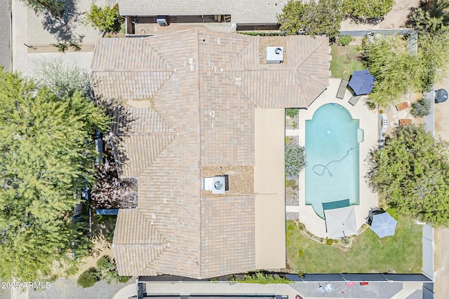 402 E Claremont St, Phoenix, AZ 85012 - view of subject property featuring a pool