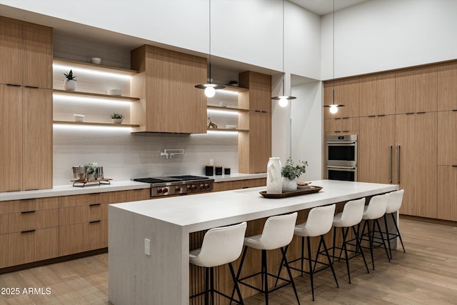 kitchen with stainless steel appliances, modern cabinets, open shelves, and a center island