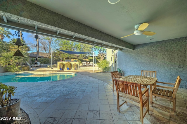 view of swimming pool with a patio area and ceiling fan