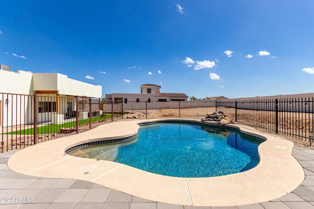 view of swimming pool