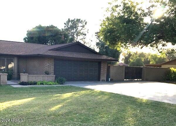 view of front of house featuring a front yard