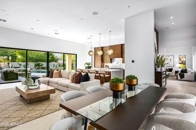 dining area with sink and a towering ceiling