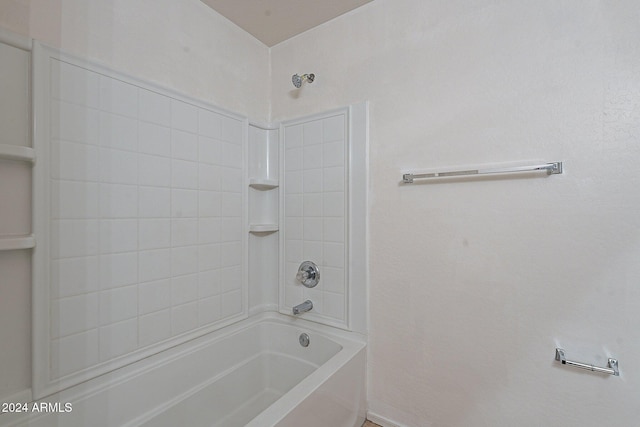 bathroom featuring tiled shower / bath combo