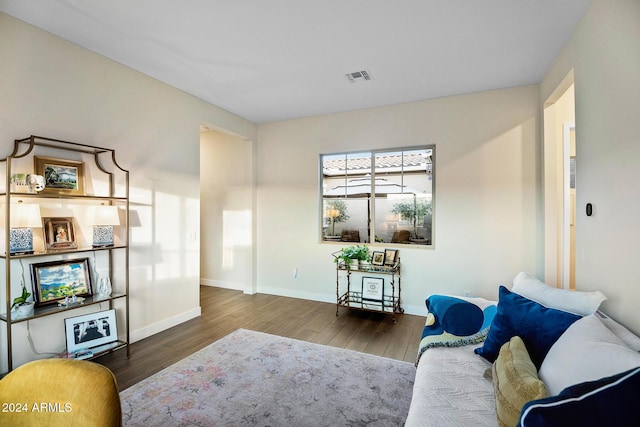 living area with hardwood / wood-style flooring