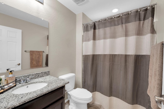 full bathroom with visible vents, curtained shower, toilet, and vanity