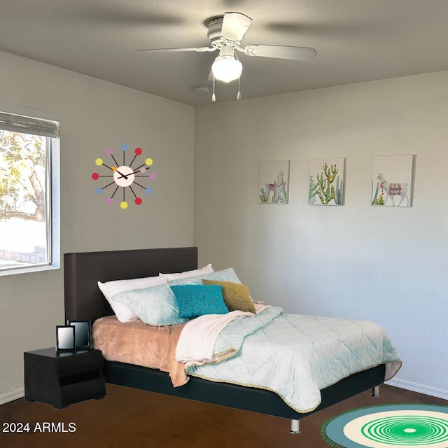 bedroom featuring ceiling fan