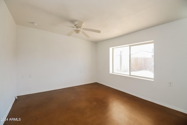 empty room featuring ceiling fan