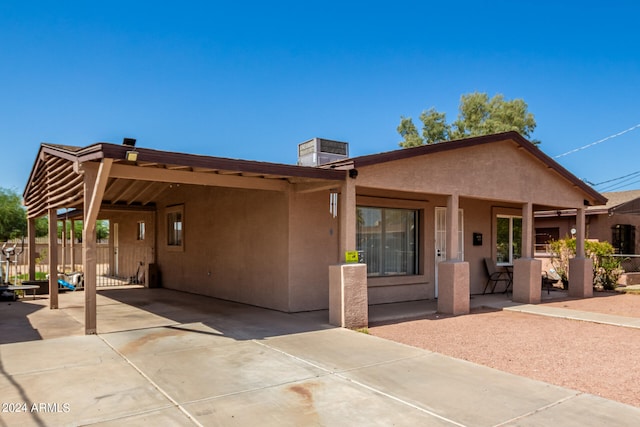 view of front of house featuring a patio