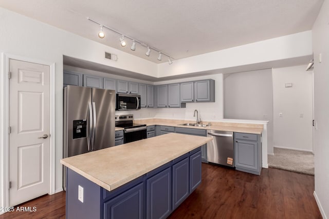 kitchen with a sink, stainless steel appliances, gray cabinets, and visible vents