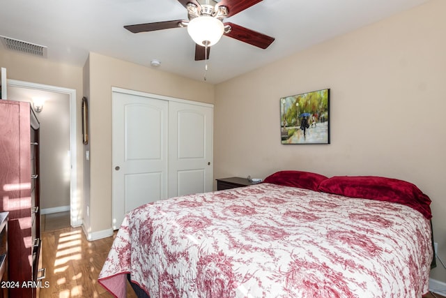 bedroom with ceiling fan, a closet, and hardwood / wood-style floors