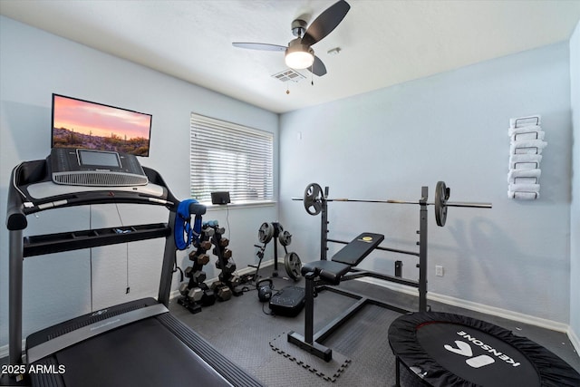 exercise area featuring visible vents, a ceiling fan, and baseboards