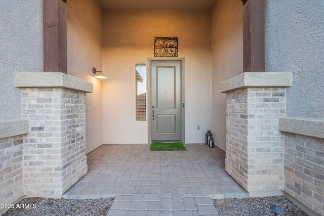 property entrance featuring stucco siding