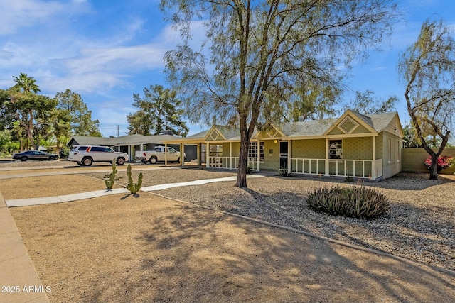 ranch-style house with driveway