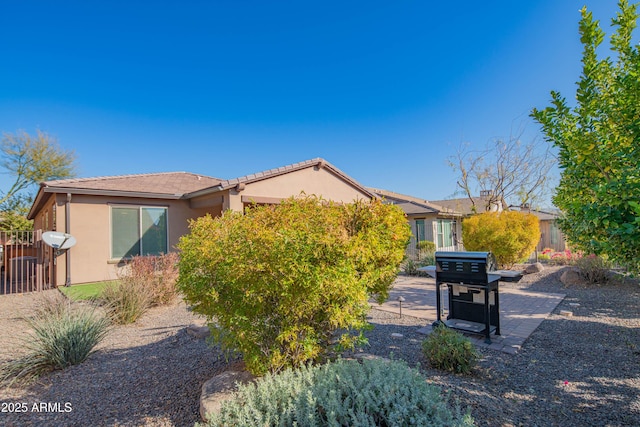 view of front of property featuring a patio area