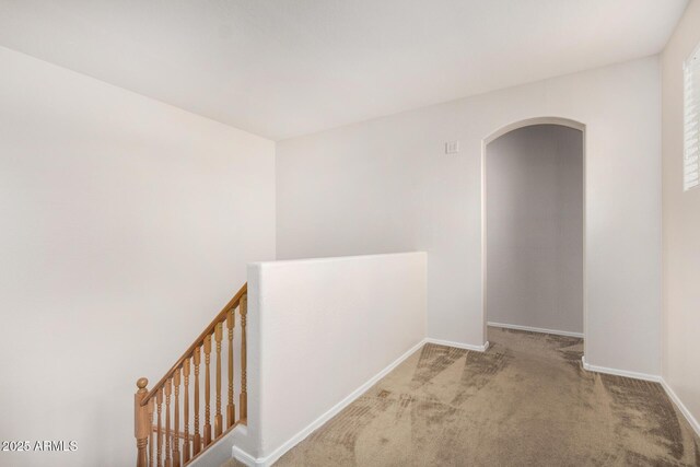 1876 E Azalea Ct, Gilbert, AZ 85298 - hall featuring an upstairs landing, arched walkways, carpet, and baseboards