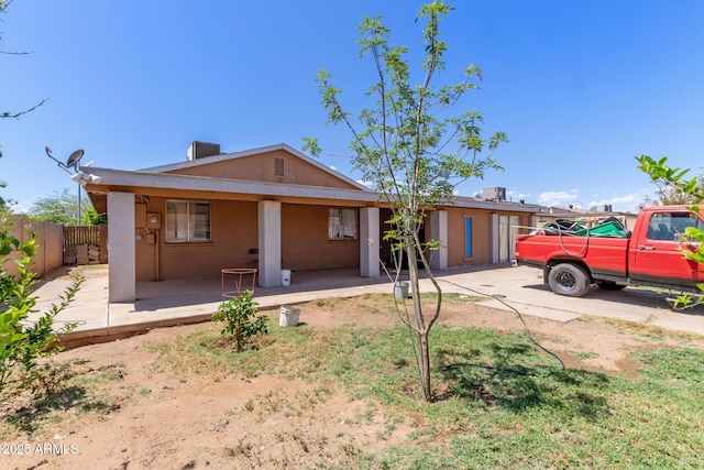 2207 N 53rd Ave, Phoenix, AZ 85035 - ranch-style house with fence and a porch
