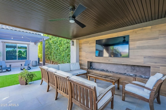 view of patio / terrace with an outdoor hangout area and ceiling fan