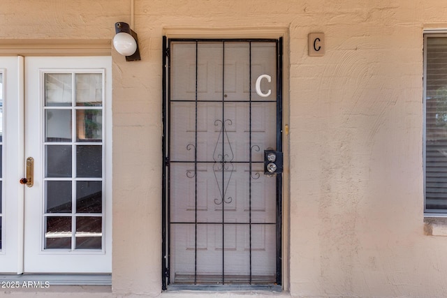 entrance to property with stucco siding