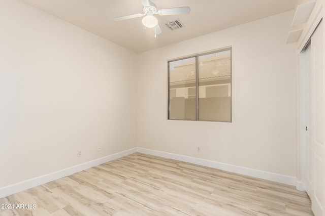 unfurnished room with light hardwood / wood-style floors and ceiling fan