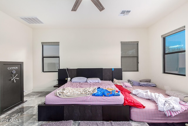 bedroom with ceiling fan