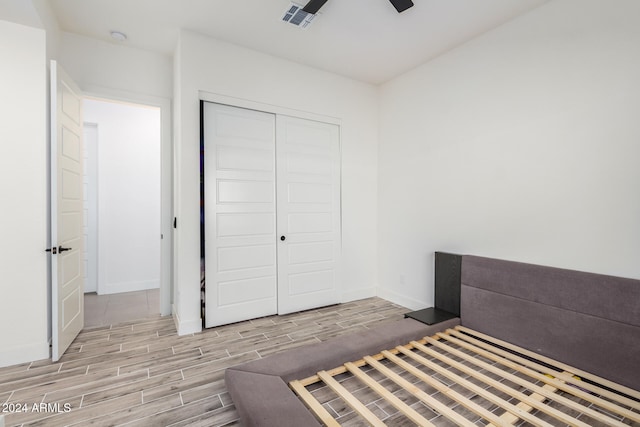 unfurnished bedroom featuring a closet and ceiling fan