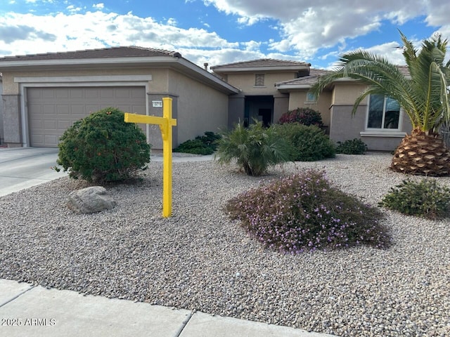 view of front facade featuring a garage