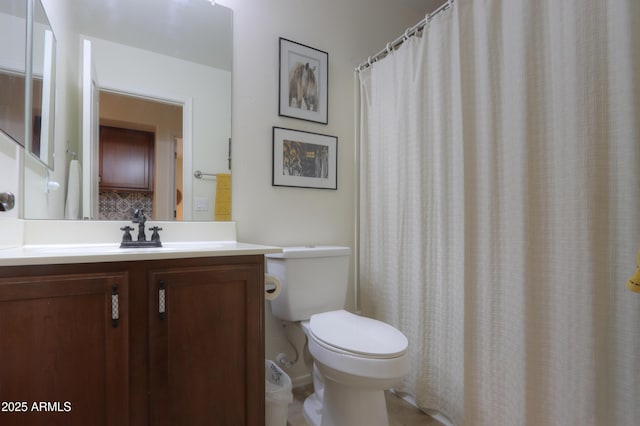 full bath with tasteful backsplash, toilet, and vanity
