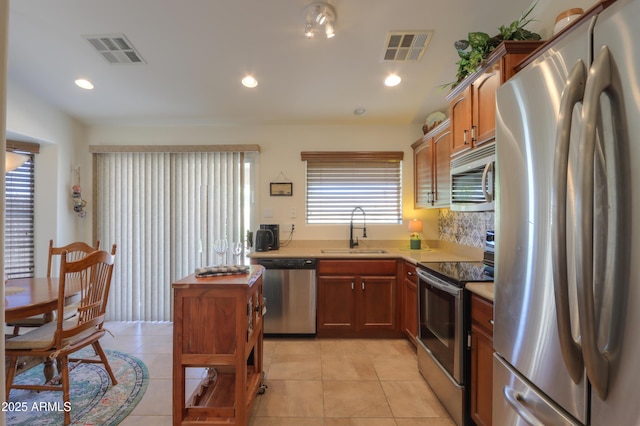 kitchen featuring a sink, visible vents, appliances with stainless steel finishes, and light tile patterned flooring