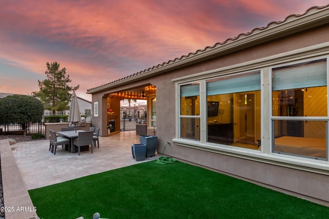 1407 E Artemis Trl, San Tan Valley, AZ 85140 - view of patio / terrace with outdoor dining space and fence