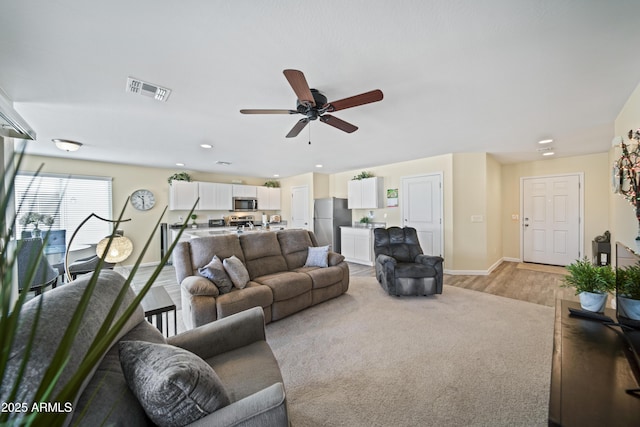 620 Vista Del Rio Ct, Wickenburg, AZ 85390 - living area featuring recessed lighting, visible vents, a ceiling fan, baseboards, and light wood-style flooring