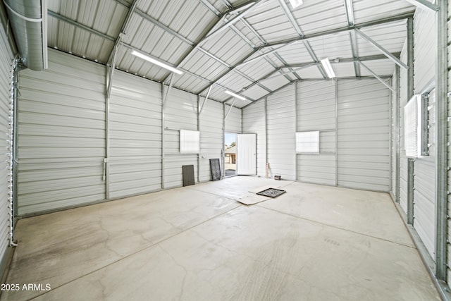620 Vista Del Rio Ct, Wickenburg, AZ 85390 - garage featuring metal wall