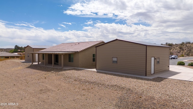 620 Vista Del Rio Ct, Wickenburg, AZ 85390 - back of house with stucco siding, driveway, a patio, and a tiled roof