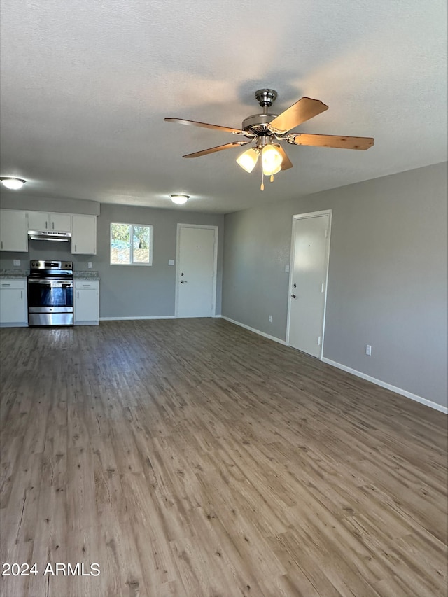 unfurnished living room with a textured ceiling, light hardwood / wood-style floors, and ceiling fan