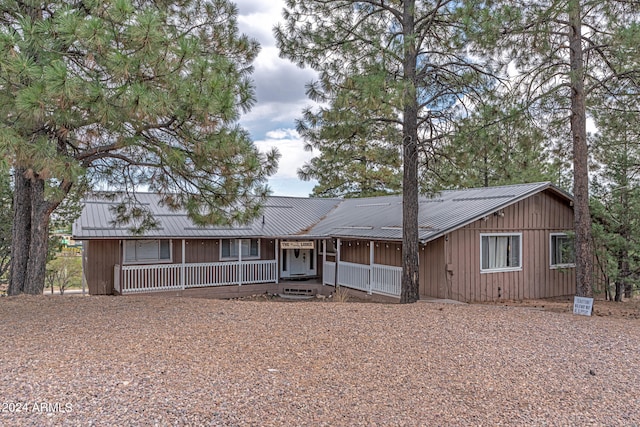 single story home featuring a porch