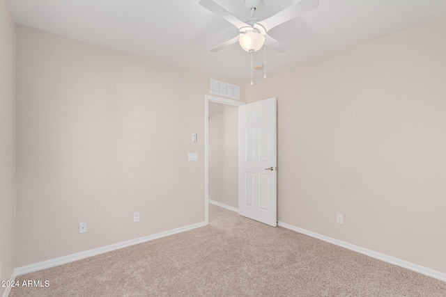 unfurnished room featuring ceiling fan and light colored carpet