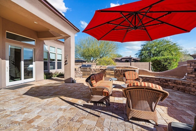 view of patio / terrace with a grill and exterior kitchen