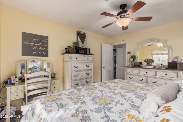 bedroom with ceiling fan