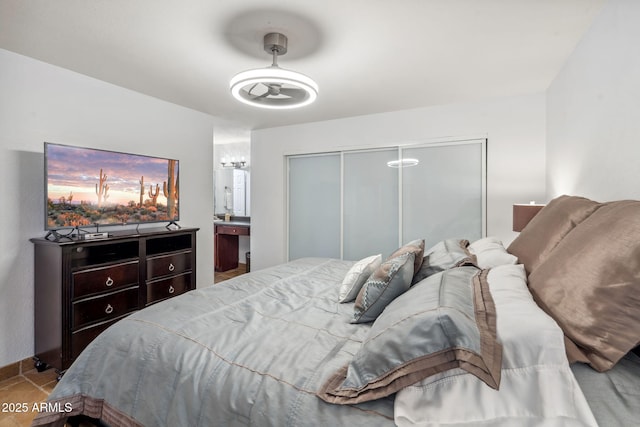 8787 E Mountain View Rd Unit 1100, Scottsdale, AZ 85258 - bedroom with a closet and a chandelier