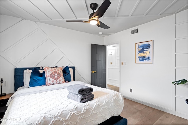 8214 E Northland Dr, Scottsdale, AZ 85251 - bedroom with light wood-style floors, a ceiling fan, and baseboards