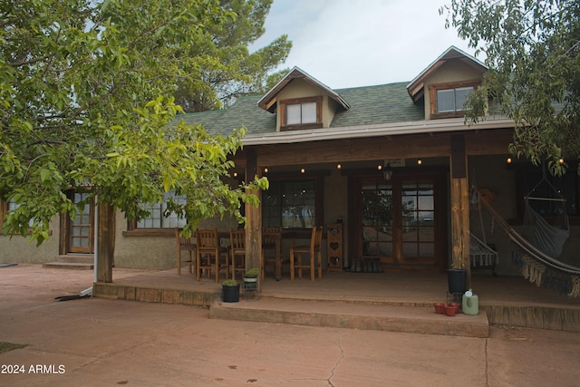 entrance to property with a shingled roof