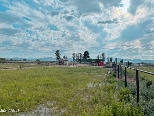 view of yard featuring a rural view