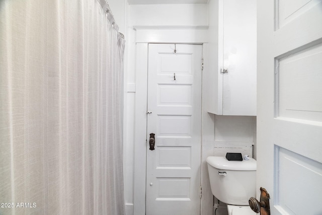 full bathroom featuring toilet