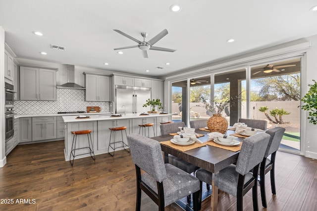 dining space featuring dark wood-type flooring, recessed lighting, visible vents, and ceiling fan