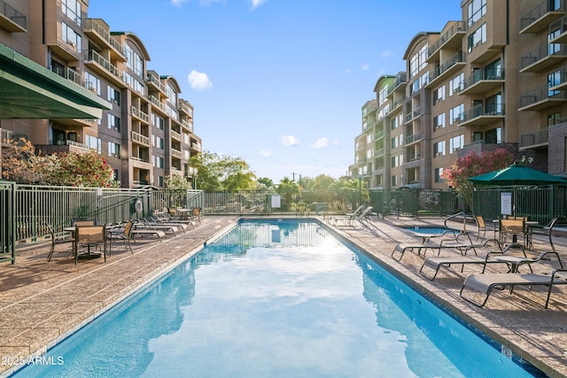 17 W Vernon Ave Unit 412, Phoenix, AZ 85003 - pool featuring fence and a patio area