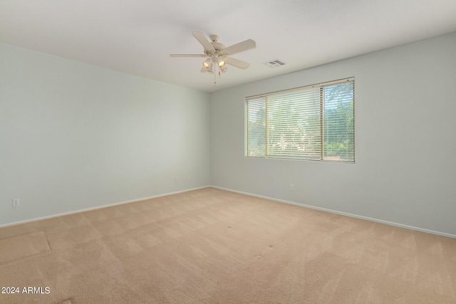 unfurnished room featuring light carpet and ceiling fan