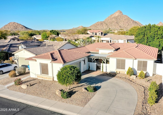 view of front of house featuring a mountain view