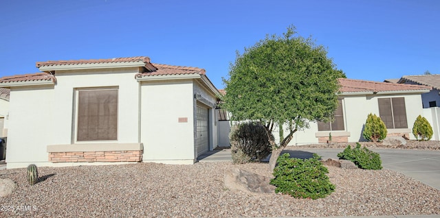 view of front of house featuring a garage